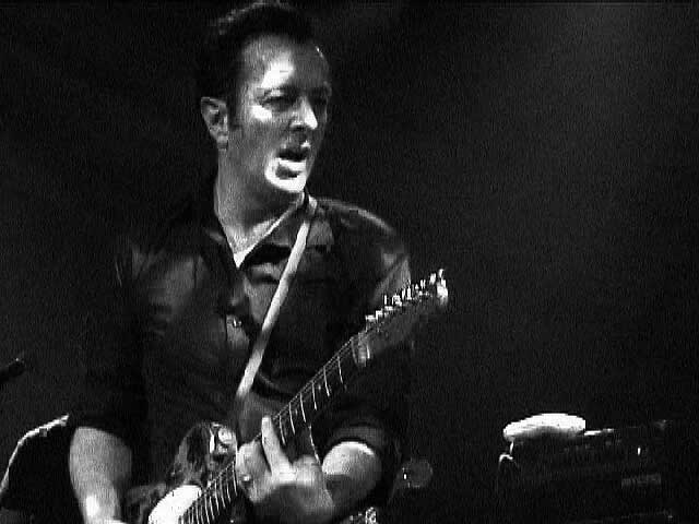 1.Joe_Strummer_performing_at_St_Ann's_Warehouse,_Brooklyn_-_NYC_Apr_5_2002